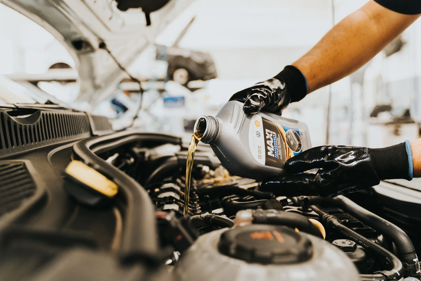 Cambio de aceite de motor, imagen referencial